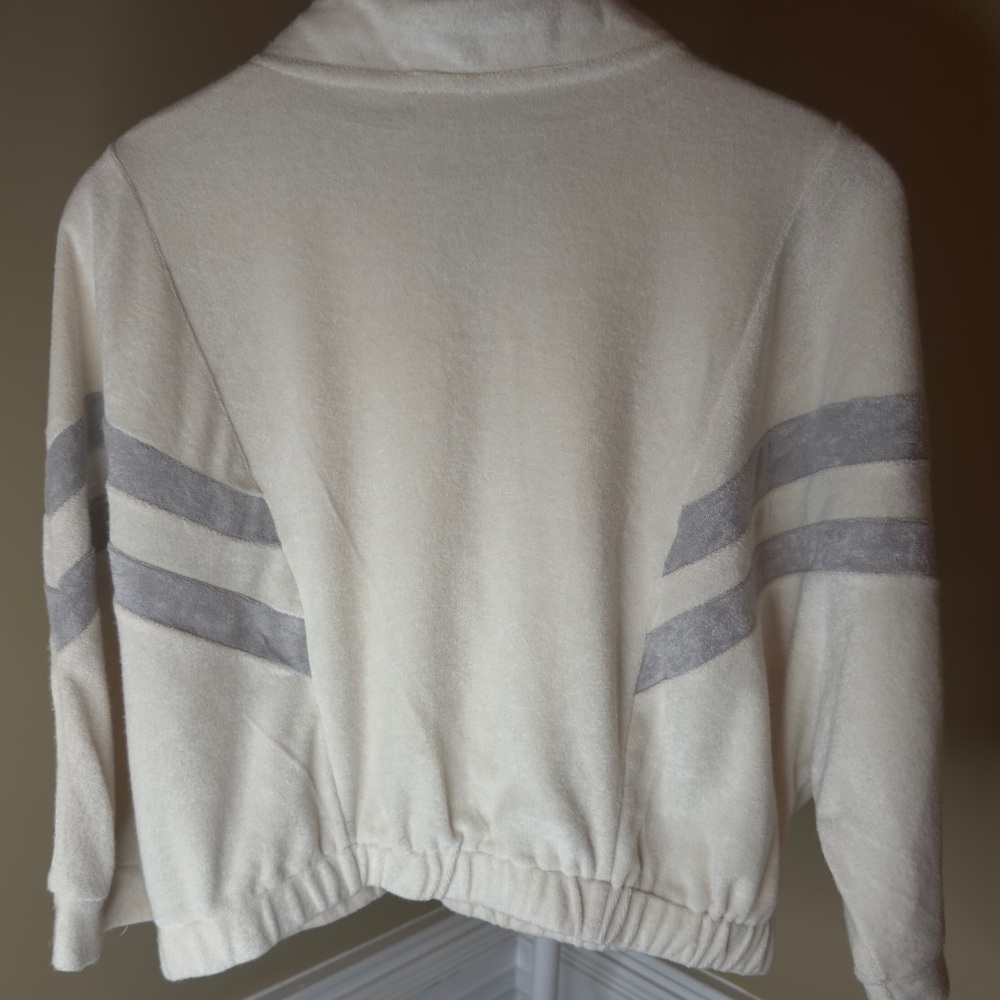 POL!! POL!!! Cream & Grey Velour Crop Quarter Sleeve Zip-Up Track Pullover - Picture 4 of 6